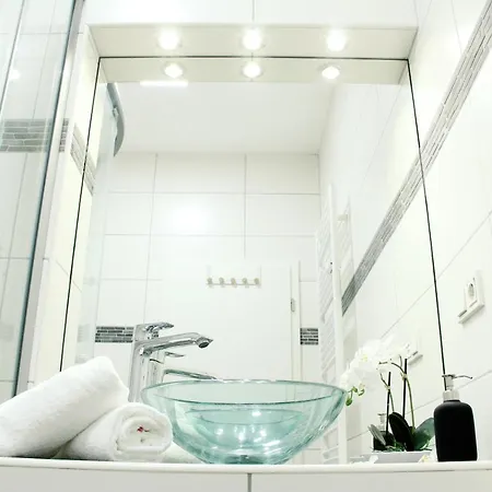 Superior Apartment Mit Wifi L 400M Bis Uni L Messe L Iga 27 L Zoo Dui Lägenhet